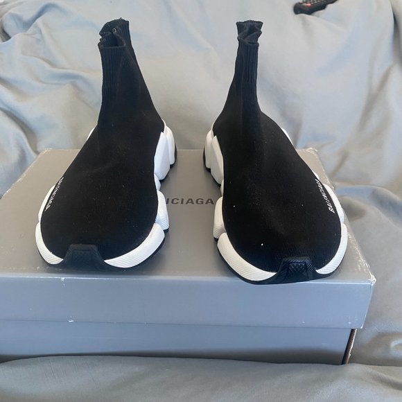 Worn Once! WOMEN'S SPEED 2.0 RECYCLED KNIT SNEAKER BICOLOR SOLE IN BLACK/WHITE - Picture 3 of 13